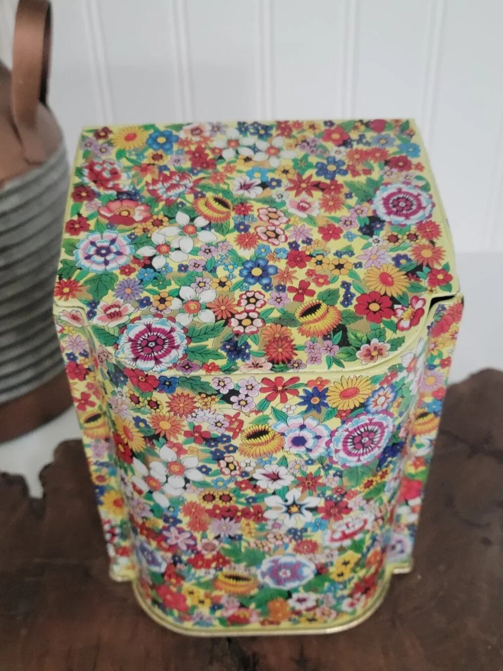 Vtg Retro Cottagecore Grandmacore Chintz Floral Hinged Daher Tea Tin Canister